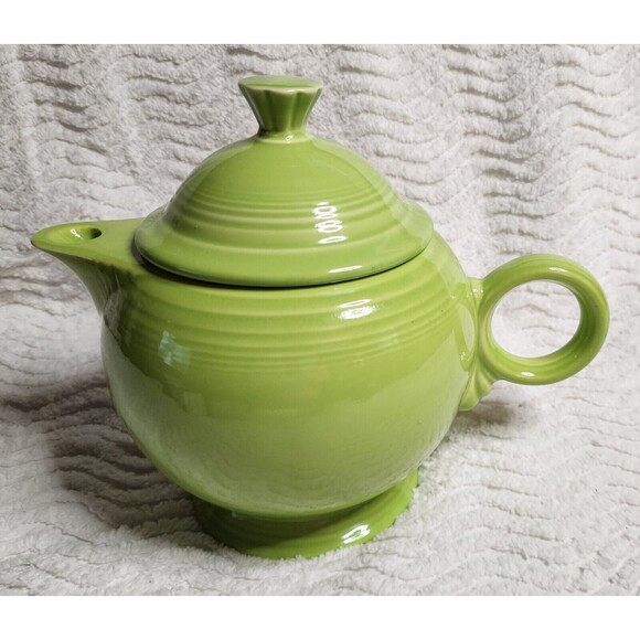 Vintage FIESTA WARE Homer Laughlin TEAPOT w/Lid HTF CHARTREUSE